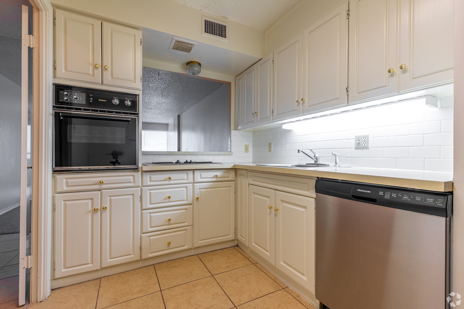 Park Tower Apartments kitchen in Lubbock Texas