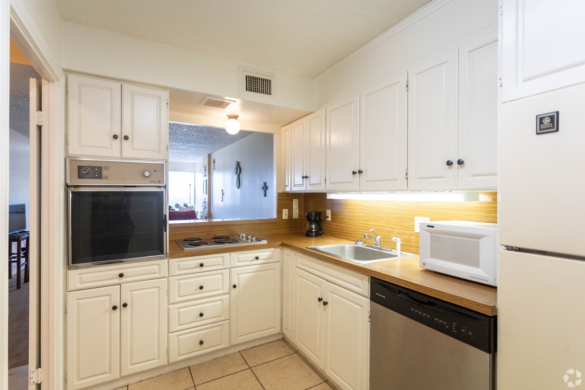Park Tower Apartments kitchen in Lubbock Texas